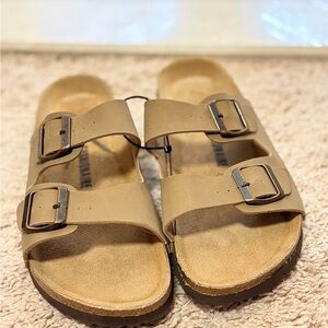 Cushionaire Lane Size 9M Tan Double Buckle Slide Sandals